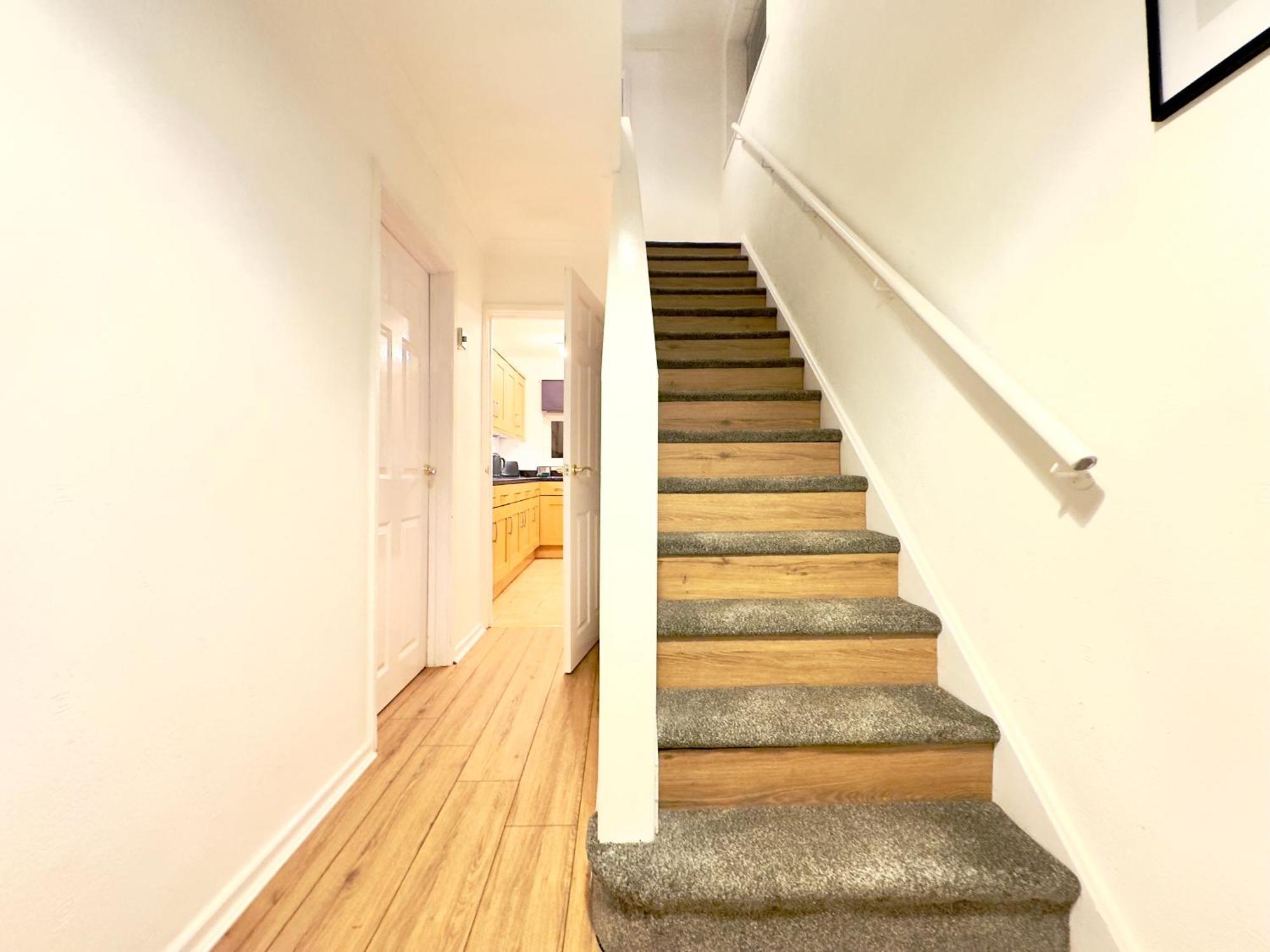 Rnm - Business Professionals Ready, Cost Effective For Large Stays! 3 Bedroom Lounge, Private Access & Entire Place, Kitchen & Washroom With Amenities, Smart Tv, Easy Access, Fast Wifi, Large Driveway, Great Transport Links, Near Worcester Hospital A Exteriér fotografie