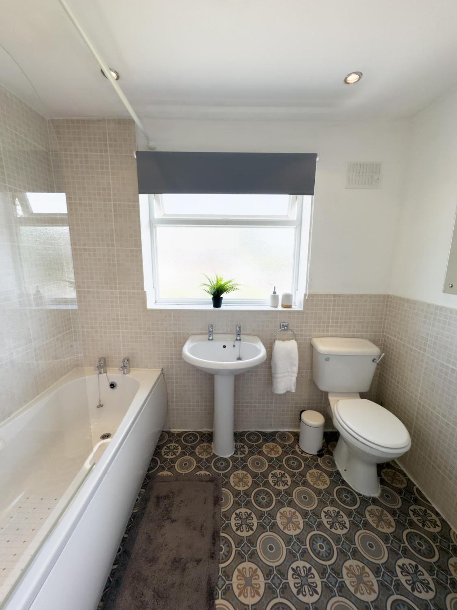 Rnm - Business Professionals Ready, Cost Effective For Large Stays! 3 Bedroom Lounge, Private Access & Entire Place, Kitchen & Washroom With Amenities, Smart Tv, Easy Access, Fast Wifi, Large Driveway, Great Transport Links, Near Worcester Hospital A Exteriér fotografie